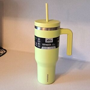 NWT Hydrapeak Voyager 40 Oz tumbler